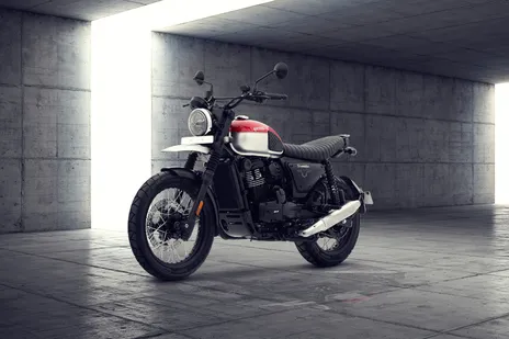 Yezdi Scrambler Dual Tone image